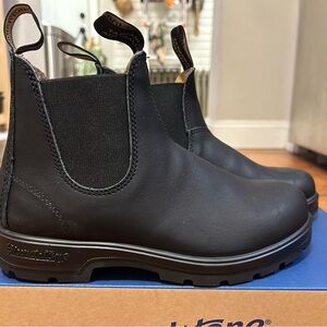 Like New - Blundstone Classic (558) Black Leather Chelsea Boots